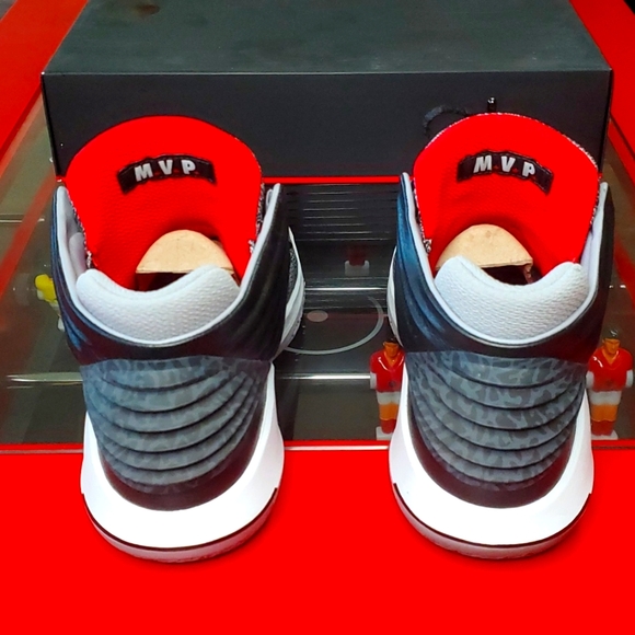 Air Jordan XXXll - Picture 4 of 10